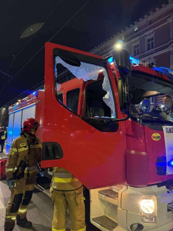 atak na wóz strażacki w szczecinie
