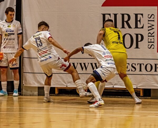 wielka bitwa na twardowskiego: futsal szczecin kontra wiara lecha