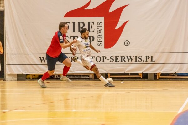futsal szczecin zmierzy się z azs gdańsk – kluczowy mecz w walce o utrzymanie
