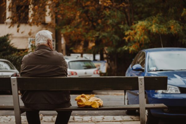 waloryzacja emerytur i rent a jakość życia seniorów. rozmowa z socjologiem piotrem walkowiakiem