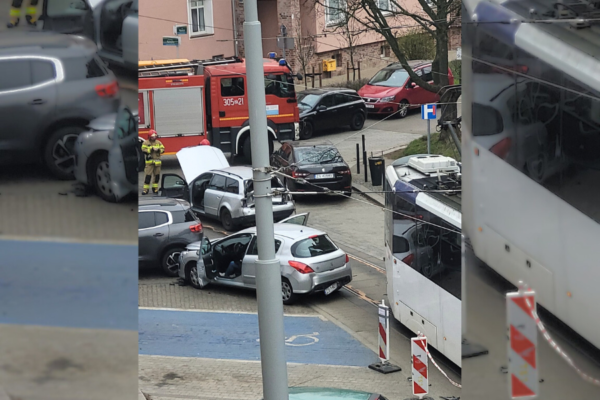 wypadek na niebuszewie. ulica asnyka zablokowana
