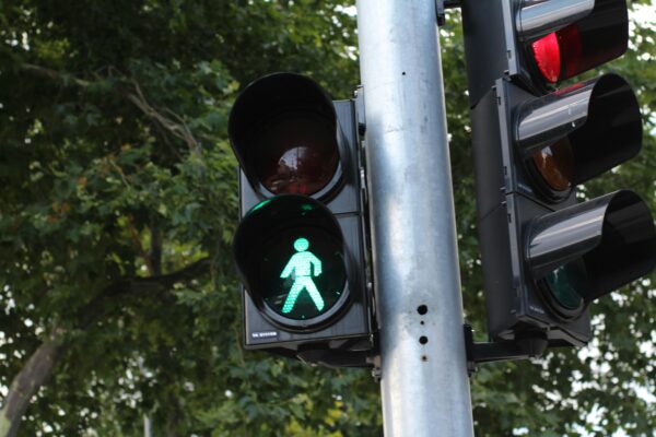 będzie bezpieczniej na lubczyńskiej. przy przejściu dla pieszych pojawi się sygnalizacja świetlna