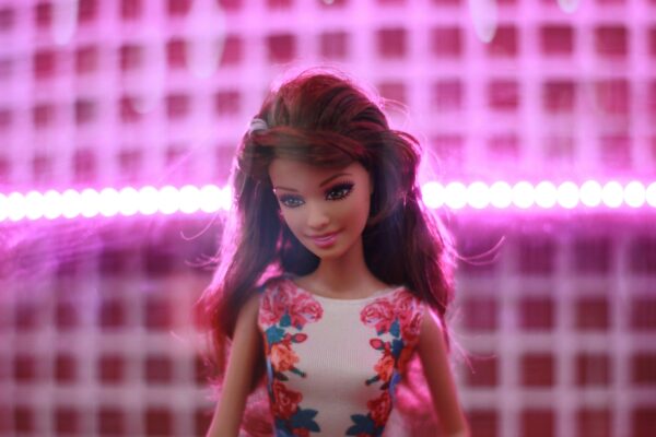 statystyki, didżeje i barbie, czyli idealne trio na 9 marca