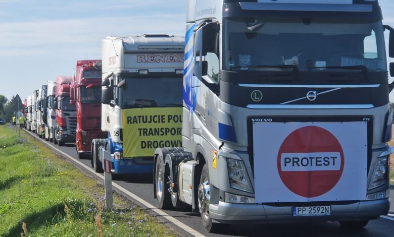 transportowcy blokują centrum szczecina. protest przeciwko trudnej sytuacji w branży