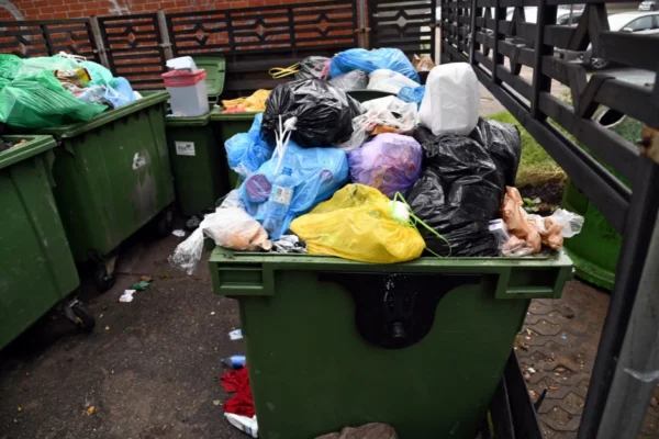 co z odbiorem odpadów w okresie świątecznym? są zmiany w harmonogramie na 2025 rok