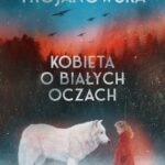 kobieta o bialych oczach