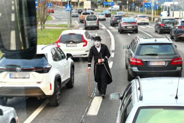 uważajcie na mima. wrócił na ulice szczecina