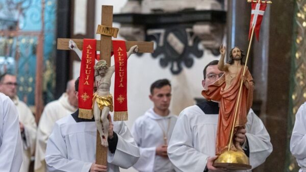 w piątek ulicami miasta przejdą liczne procesje. mogą wystąpić utrudnienia w ruchu