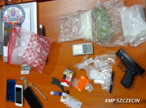 19-latek miał przy sobie 200 g narkotyków. nie przekonał policjantów, że "to na użytek własny"