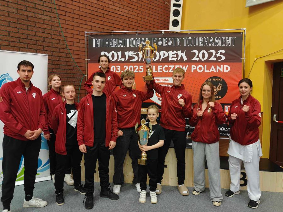 karatecy bushikanu w sportowym maratonie. sukcesy na pięciu turniejach i grad medali