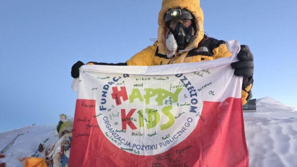 michał leksiński na szczycie mount everestu. ósmy krok ku koronie ziemi osiągnięty!
