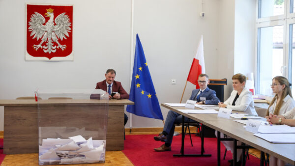 wybory prezydenckie już w tę niedzielę. jak zagłosować poza miejscem zamieszkania?