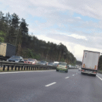 majówkowe powroty w deszczu i korkach. uwaga na trudne warunki i wzmożony ruch!
