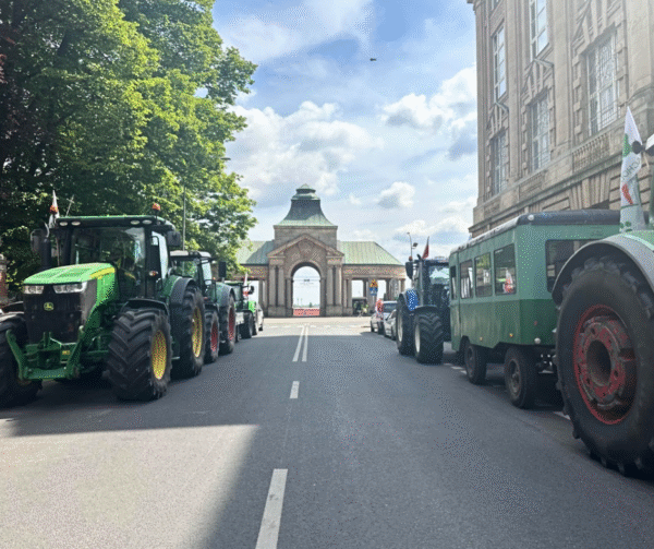 rolnicy protestują na wałach chrobrego