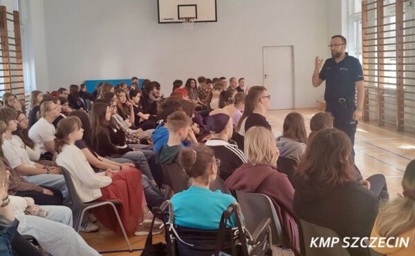 policjant o hejcie i przemocy rówieśniczej