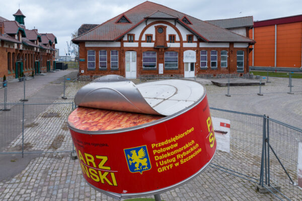 słowo się rzekło, paprykarz u płota