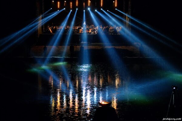 muzyka dla tych, którzy nie wrócili z morza. koncert na cmentarzu centralnym