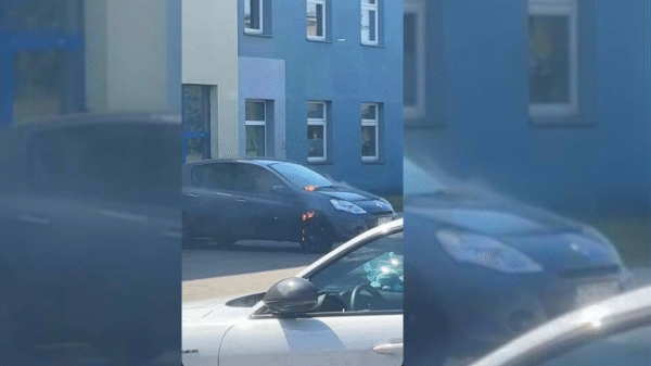 ewakuacja na krakowskiej. auto stanęło w płomieniach