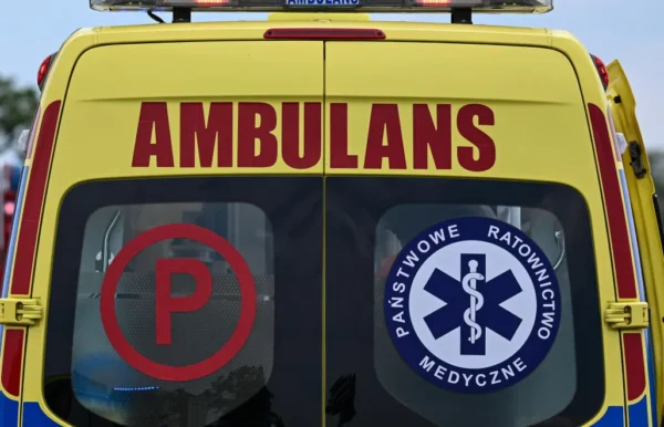 awaryjne hamowanie tramwaju linii 4. pasażerka straciła przytomność, interweniowało pogotowie