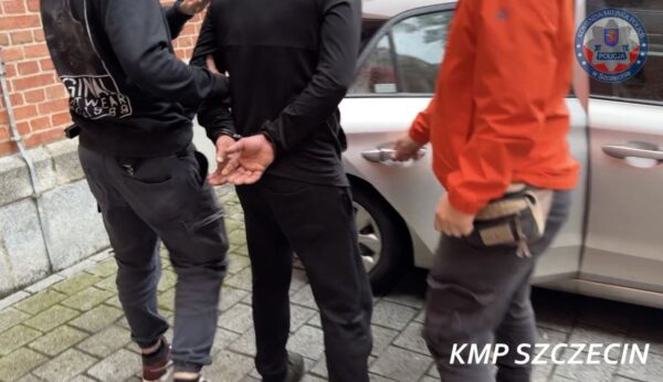 celowo rozsypywał gwoździe na drodze. policja zatrzymała 40-latka z pogodna