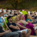 dziś wieczorem seans na leżakach – „klan urwisów” na kusocińskiego