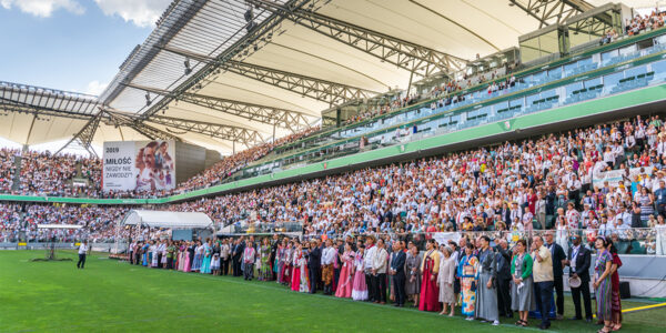 tysiące uczestników w netto arenie. świadkowie jehowy organizują regionalny kongres