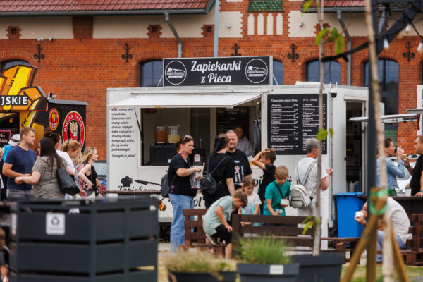łasztownia – kulinarne serce szczecina. street food z całego świata nad odrą