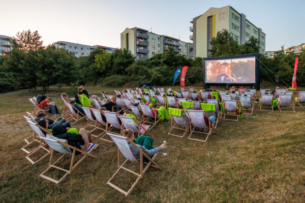 przedostatnie kino na leżakach w tym roku – „więzień labiryntu” pod gwiazdami