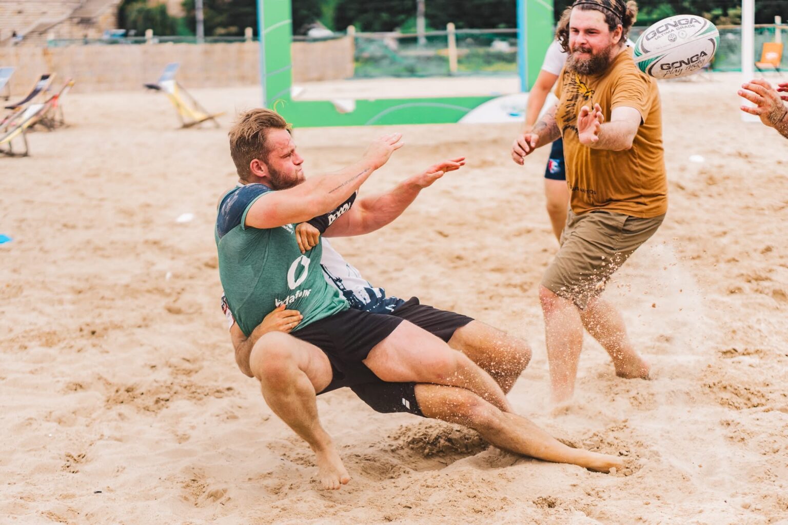 rugby na piaskach wyspy grodzkiej. "to nie troglodyci z kijami w zębach" [rozmowa]