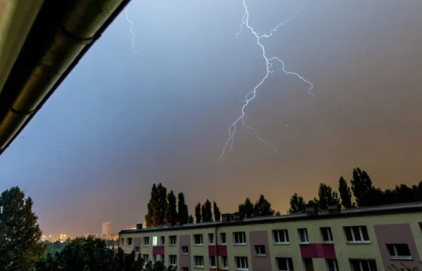 burze nadciągają nad szczecin. mczk apeluje o ostrożność