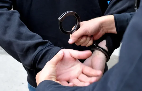 zatrzymanie w centrum szczecina. policjant w cywilu rozpoznał poszukiwanego
