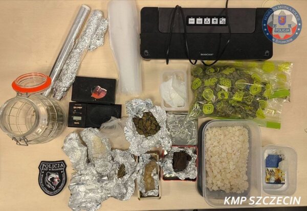 mefedron, marihuana, amfetamina… policja odkryła magazyn narkotyków w mieszkaniu 35-latka