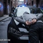42-latek za kierownicą bez prawa jazdy, pod wpływem narkotyków i z podejrzanymi tablicami