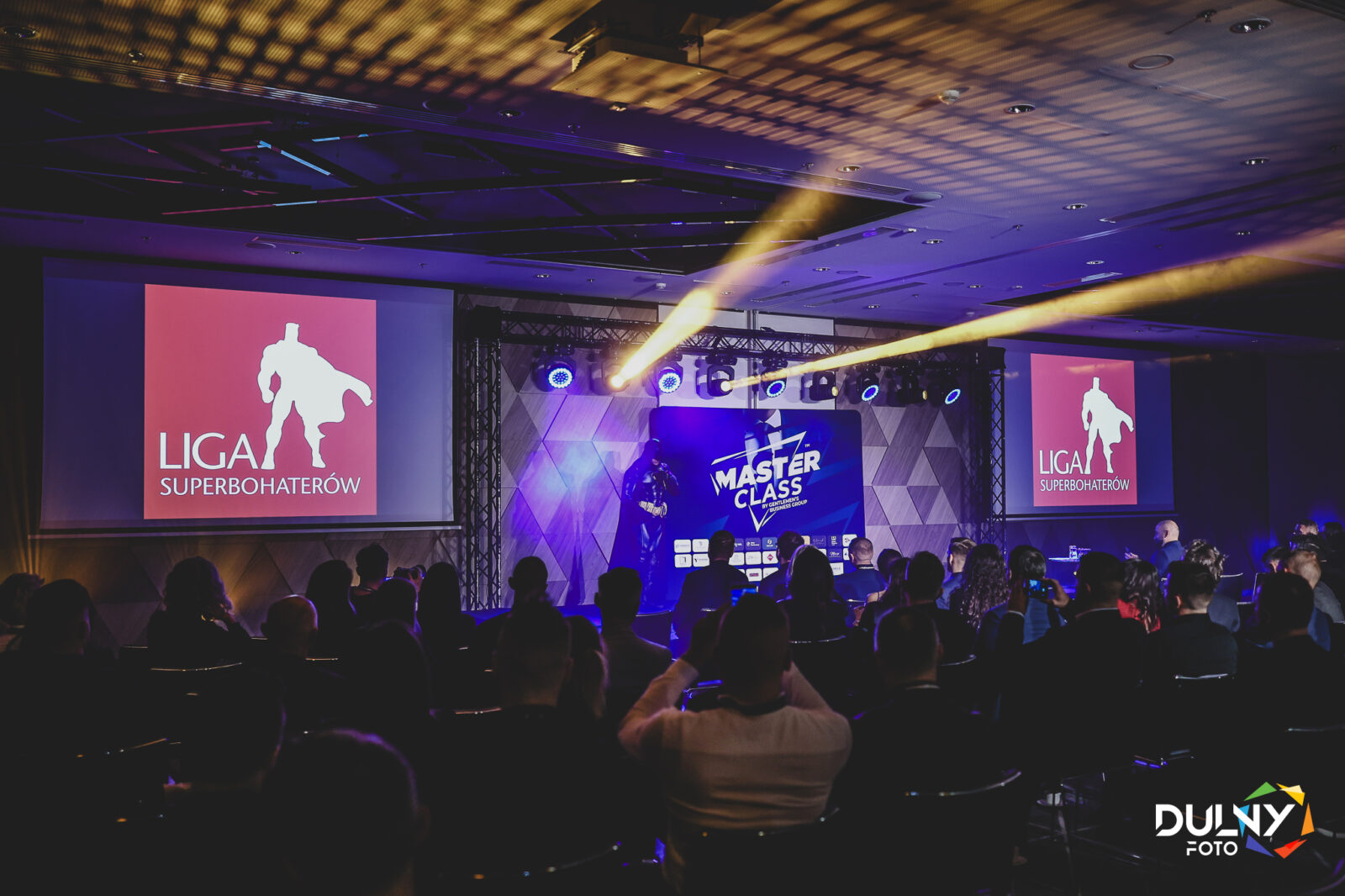 biznes z klasą i sercem. gentlemen’s business group znów pomoże lidze superbohaterów