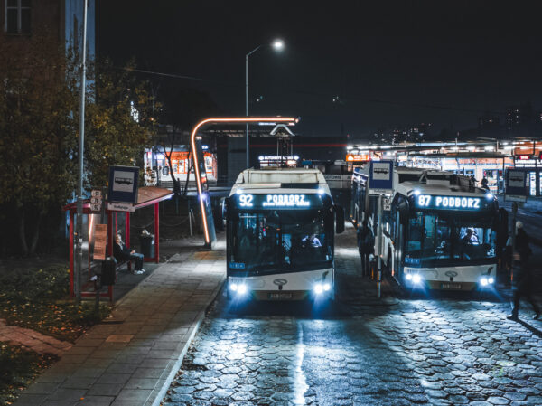 więcej elektrycznych autobusów w szczecinie. ecogenerator zasili flotę spak