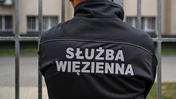 brutalny rozbój w lombardzie, pobity pracownik i groźby wobec funkcjonariusza