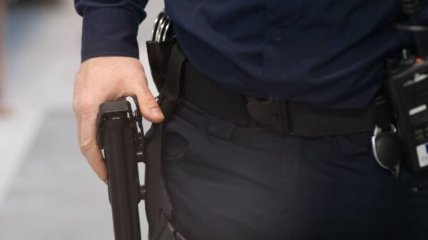 włamali się, podając za policjantów. sterroryzowali mieszkańca i ukradli gotówkę