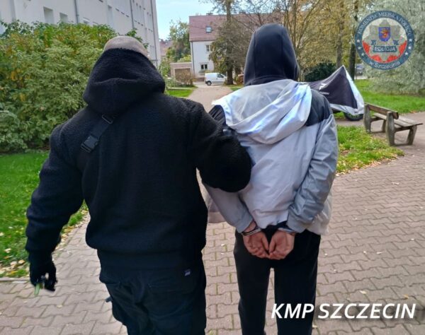 napad w szczecińskim autobusie. 17-latek groził młodszemu koledze