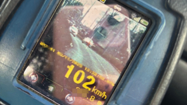 102 km/h w mieście „bo koty do weterynarza”. policja zatrzymała pędzącego kierowcę