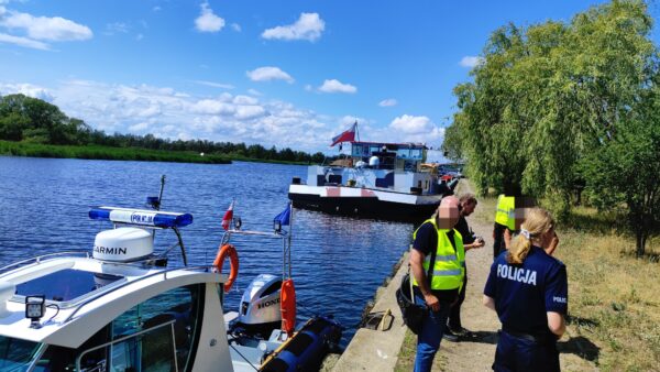pijany sternik barki uderzył w infrastrukturę na regalicy. grożą mu 3 lata więzienia
