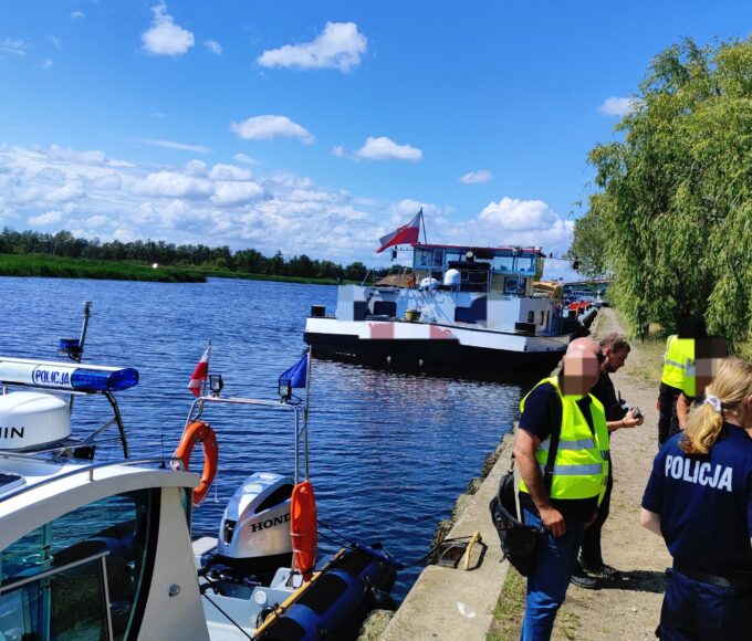 Pijany sternik barki uderzył w infrastrukturę na Regalicy. Grożą mu 3 lata więzienia 17 pijany sternik barki uderzył w infrastrukturę na regalicy. grożą mu 3 lata więzienia