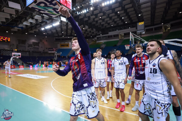 king triumfuje w hicie kolejki! festiwal "trójek" w wykonaniu szczecinian