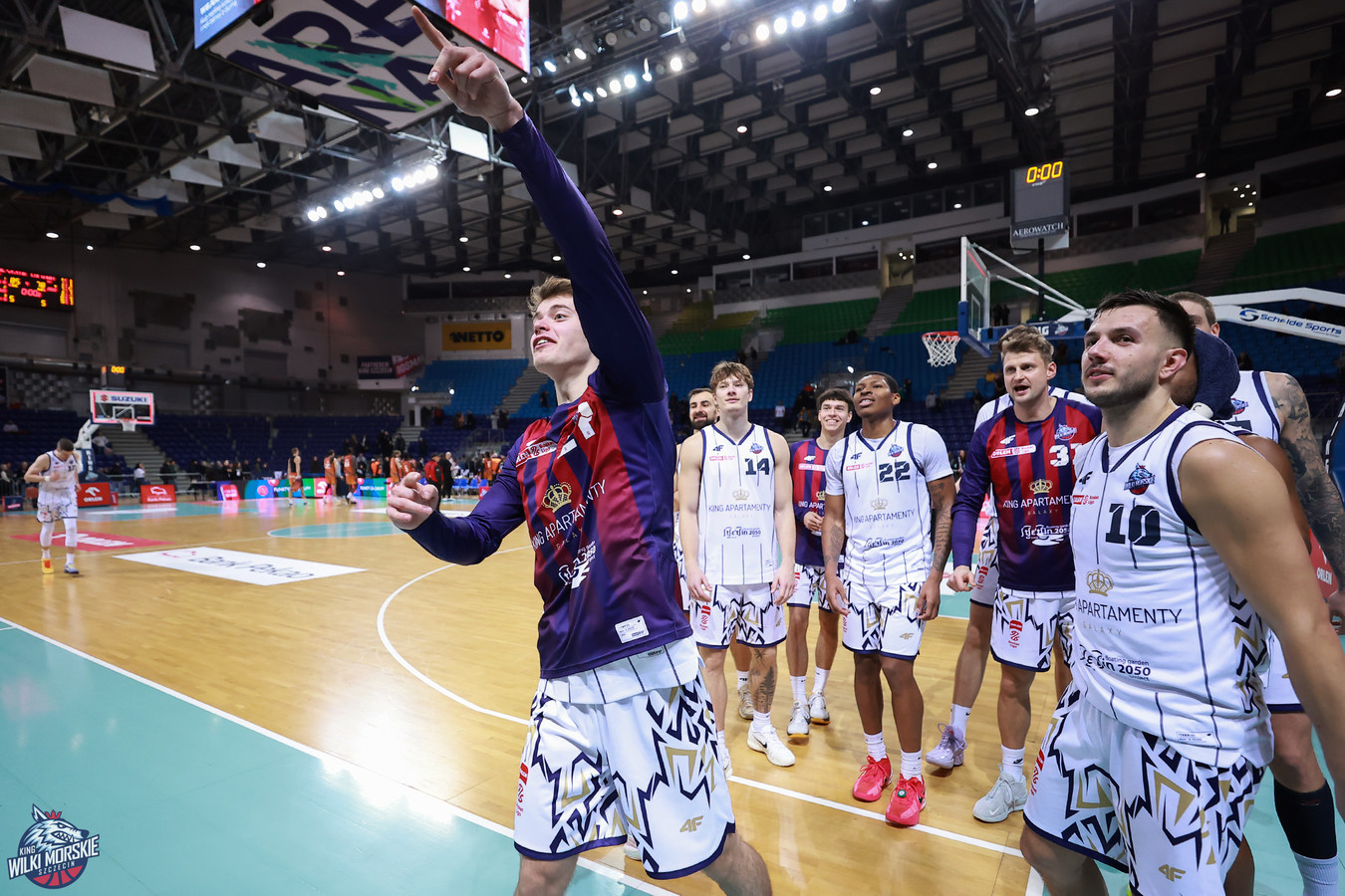 king triumfuje w hicie kolejki! festiwal "trójek" w wykonaniu szczecinian