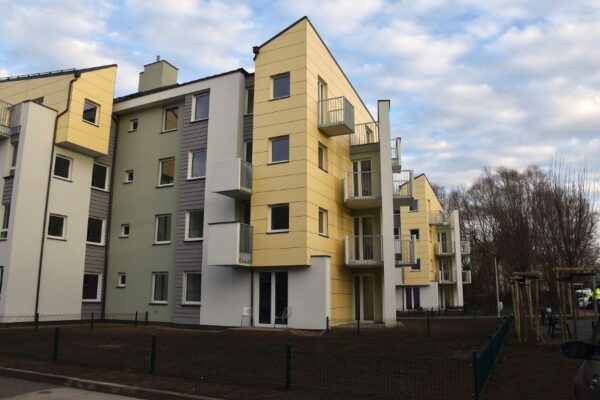 nowe osiedle tętni życiem. pierwsi mieszkańcy już się wprowadzają na pokładową–fregaty