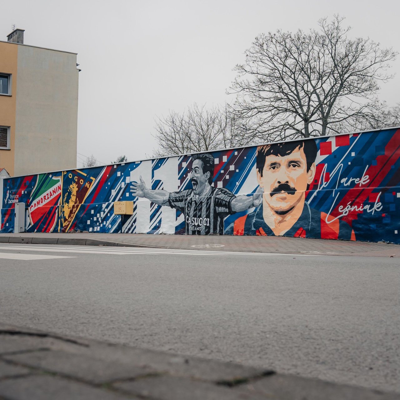 olbrzymi mural marka leśniaka w nowogardzie