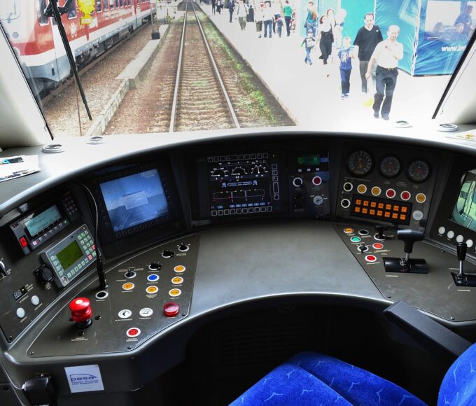 ETCS na trasie Poznań – Szczecin coraz bliżej. PKP PLK ogłosiły kluczowy przetarg na nowoczesny system 17 maszynista-pociag-wnetrze
