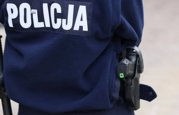 policyjny nalot na przyczepę kempingową w szczecinie. ponad 55 gramów narkotyków