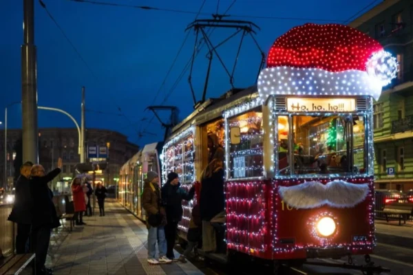 tylko dziś możesz przejechać się kultowym czerwonym tramwajem