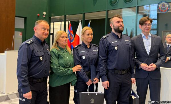 szczecińscy policjanci uhonorowani za ratunek 16-latki