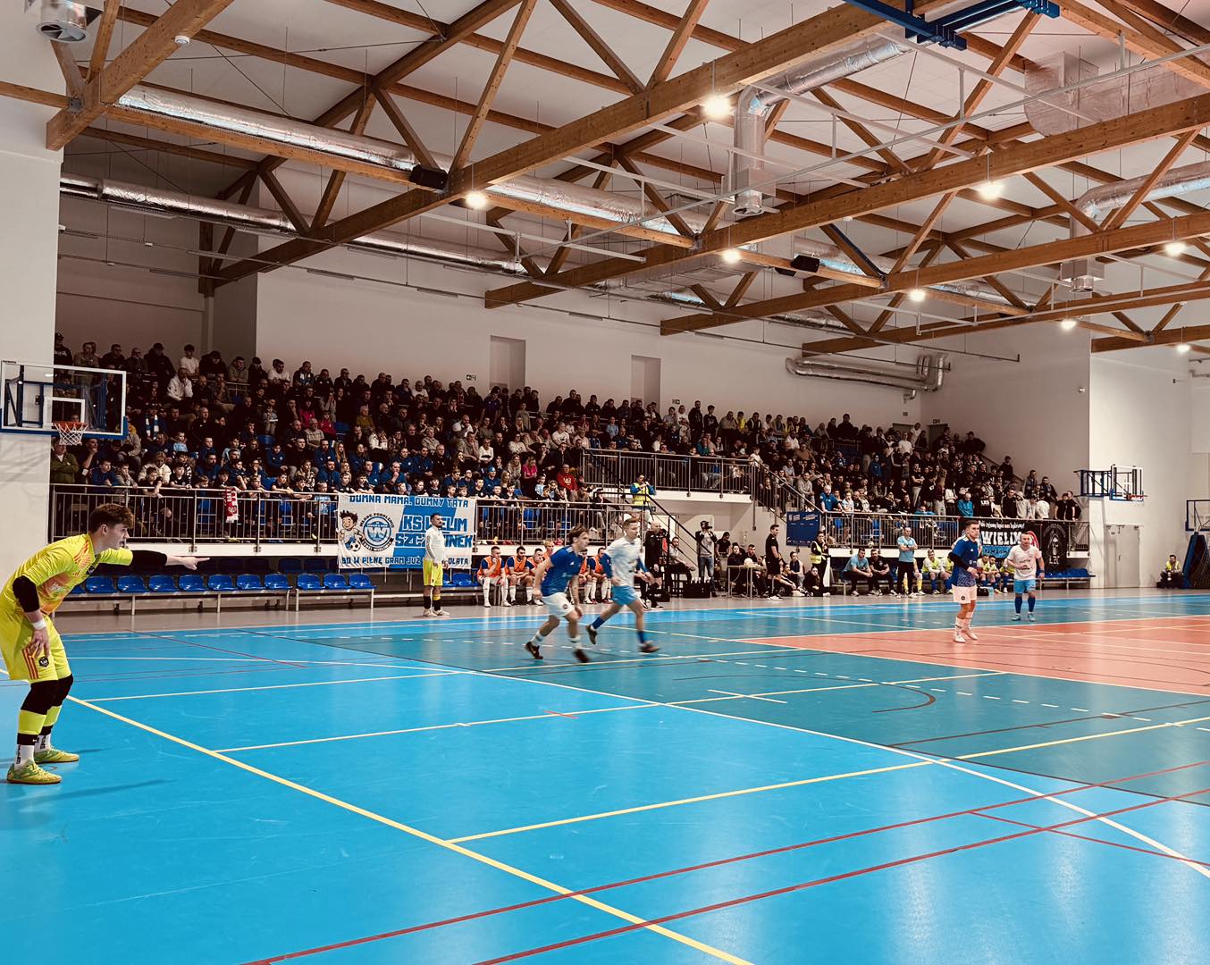 szczecińska akademia futsalu triumfuje w arcyważnym meczu